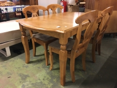 Köksbord + 4st stolar